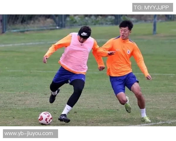 山东泰山队备战上海海港队赛前训练全景展现团队士气与战术准备