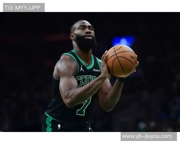 杰伦布朗表现低迷14投6中仅得12分5助攻失误5次正负值惨淡并列最低